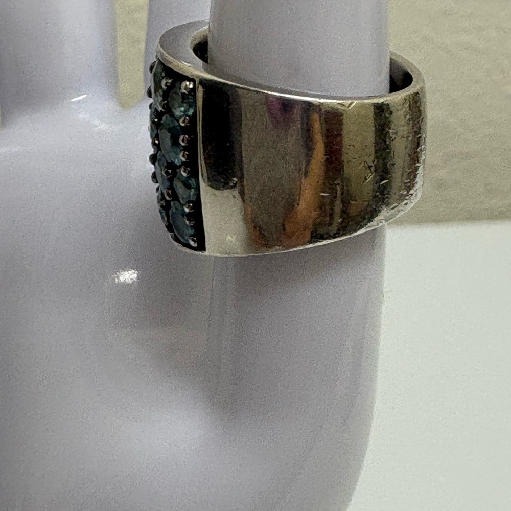 Elegant Blue ZirconGemstone Silver Band Ring - Picture 3 of 8